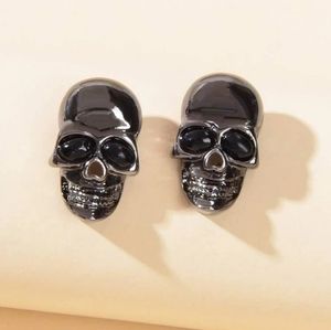 Black gunmetal skull stud earrings New